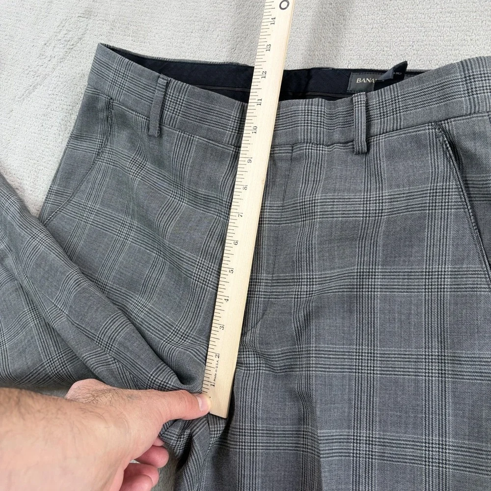 Vintage Banana Republic Trouser Pants in Grey Plaid 100% Wool Straight Leg Prepp